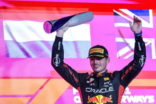 
				CEO da McLaren indica destino surpreendente para Verstappen
			
			