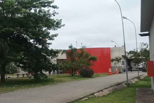 
				Menina de 11 anos morre após cair do 8º andar de prédio na Zona Leste de SP
			
			