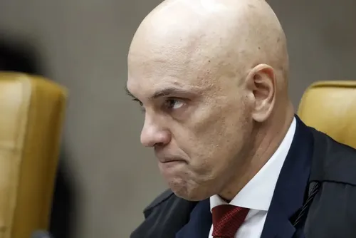 
				Moraes dá à PGR 15 dias para se manifestar se Flávio caluniou Lula
			
			