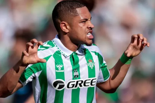 
				“Negócio quase fechado” sobre Vitor Roque no Palmeiras, diz jornalista
			
			