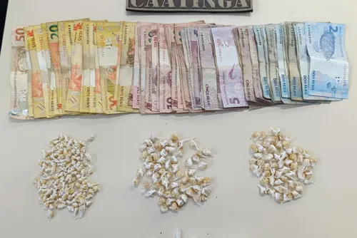 
				PM apreende drogas e munições em ações em Maceió e no Sertão
			
			