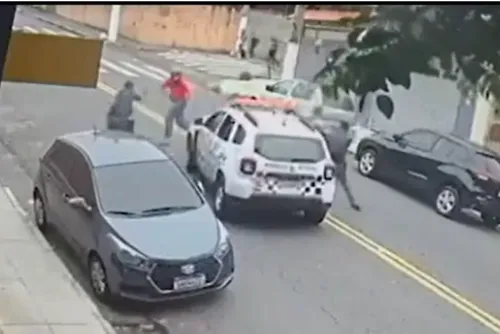 
				PM atropela e prende motociclista que roubou alianças de casal
			
			