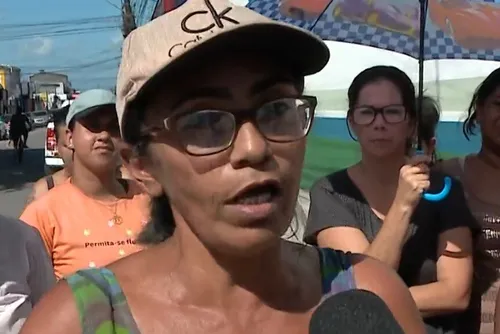 
				Pais de alunos da rede municipal voltam a protestar para reivindicar transporte escolar
			
			