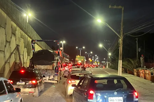 
				Pais de alunos da rede municipal voltam a protestar para reivindicar transporte escolar
			
			