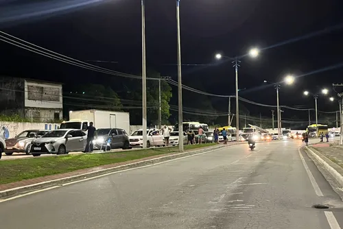 
				Pais de alunos da rede municipal voltam a protestar para reivindicar transporte escolar
			
			