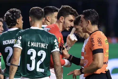 
				Palmeiras empata com o São Paulo, segue fora da zona de classificação e vê rival avançar
			
			