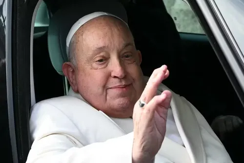 
				Papa Francisco manda 1ª mensagem de áudio a fiéis após internação
			
			