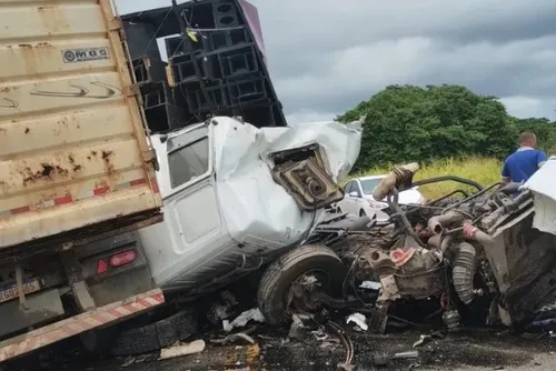 
				Perícia busca identificar velocidade do caminhão em acidente com trio elétrico; uma pessoa morreu e duas ficaram feridas
			
			