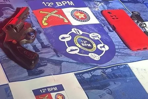 
				Policial de férias persegue e prende suspeitos de assaltos no Eustáquio Gomes
			
			
