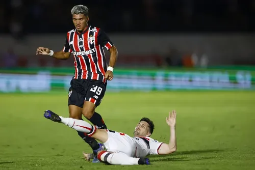 
				Porto anuncia contratação de dupla do São Paulo; veja valores
			
			