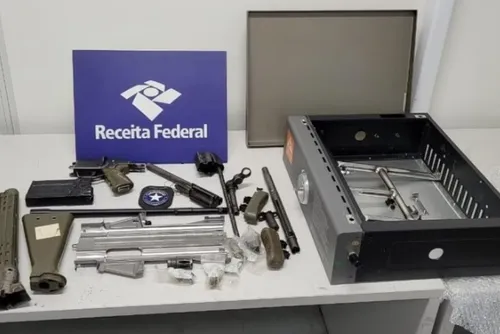 
				Receita Federal apreende 30 fuzis desmontados em cargas de aeroporto
			
			