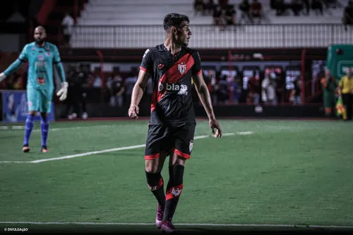 
				Reforços de peso do CRB são integrados ao elenco e já treinam com bola
			
			