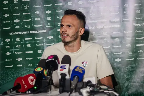 
				Renê vê Fluminense forte e faz revelação sobre Flamengo: ‘Tem pontos fracos’
			
			
