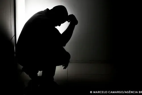 
				Saúde mental: afastamentos dobram em dez anos e chegam a 440 mil
			
			