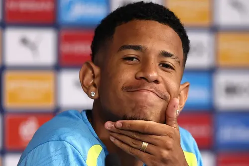 
				Sem Neymar, treino do Brasil tem Savinho à frente em briga com Endrick
			
			