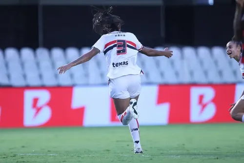 
				Supercopa feminina: São Paulo vence Flamengo e vai à final
			
			