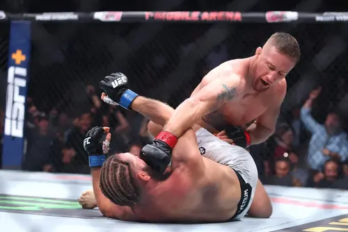 
				UFC 313: Ankalaev desbanca Poatan e se torna campeão; confira os resultados
			
			