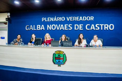 
				Vereadoras comandam sessão da Câmara Municipal em homenagem ao Dia Internacional da Mulher
			
			