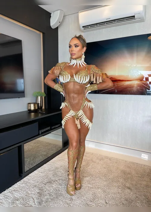 
				Com look ousado, Musa da Gaviões coloca corpão para jogo e dá spoiler de fantasia: “Afro, misteriosa e sensual”
			
			