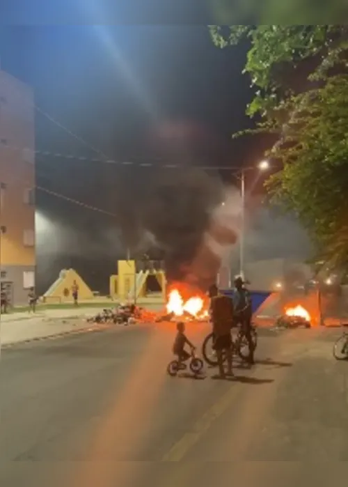 
			
				Duas crianças e uma adolescente são atingidas por tiros no Vergel; moradores bloqueiam via em protesto
			
			