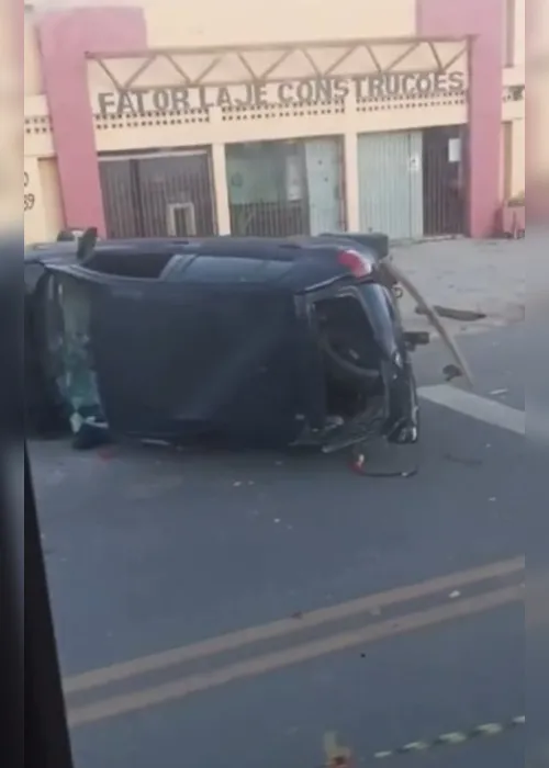 
			
				Jovens são arremessados de carro e morrem após colisão com poste na Pescaria
			
			