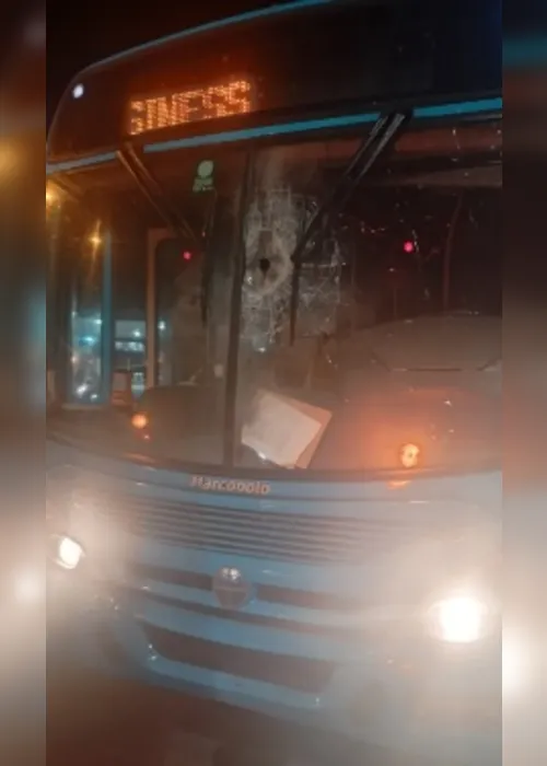 
			
				Torcedores do CSE são atacados com pedras e bombas caseiras ao retornarem de jogo em Penedo
			
			