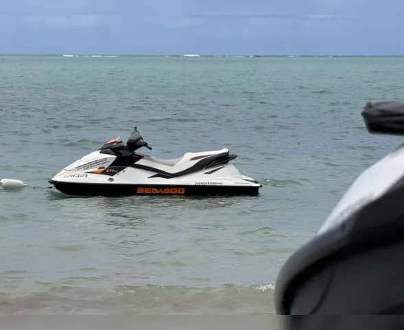Jetski usado irregularmente para passeios é apreendido na orla de Pajuçara