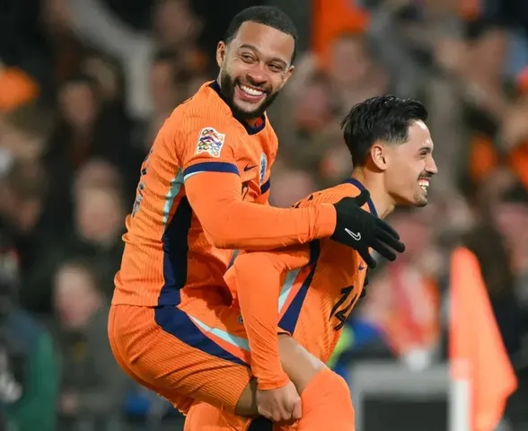 Memphis faz homenagem ao Corinthians em jogo entre Holanda e Espanha