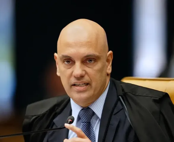 Moraes determina prisão definitiva de Zambelli e comunica Câmara