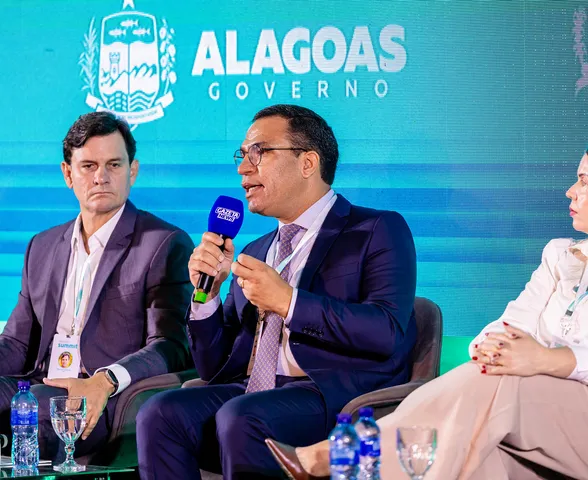 Vítor Pereira destaca avanços no saneamento de Alagoas e propõe replicação do Summit Água nos municípios