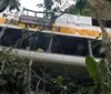 Justiça determina remoção de ônibus que tombou na Serra da Barriga em até 72h imagem