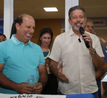 Teotônio Vilela inaugura hospital modernizado com apoio de Arthur Lira