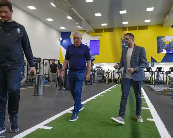 Ancelotti conhece CT da Seleção e prova churrasco na Granja Comary
