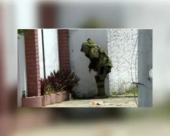 Artefato encontrado em carro na orla passa por análise do Esquadrão Antibombas