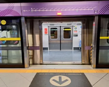 Artesp investigará caso de passageiro morto preso em portas de trem