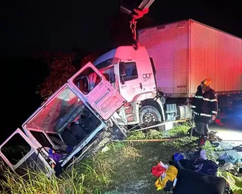 Batida deixa nove pessoas mortas e 10 feridas na BR-251
