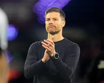 Bayer Leverkusen anuncia saída de Xabi Alonso