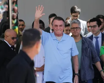 Bolsonaro recebe alta de hospital em Brasília após 3 semanas
