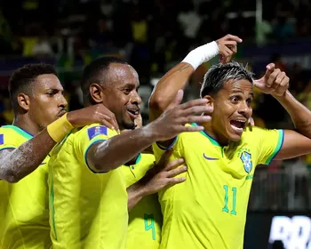 Brasil vence a Itália e se classifica na Copa do Mundo de futebol de areia