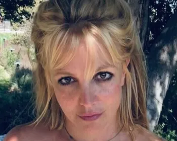 Britney Spears aparece nervosa em vídeo após fumar em avião
