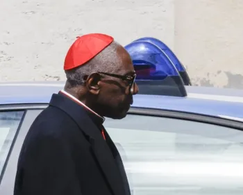 Buscas por papa africano conservador disparam no dia do conclave