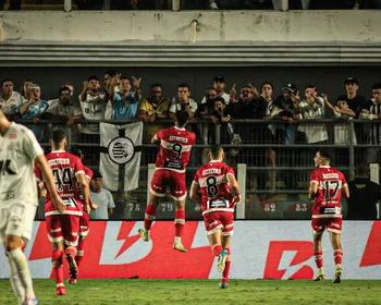 Breno Herculano celebra gol na casa do Rei e destaca força do CRB contra o Santos