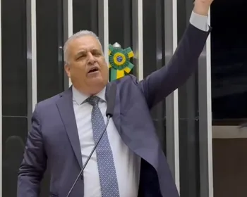 Câmara aprova parecer de Alfredo Gaspar e suspende ação penal contra deputado Ramagem