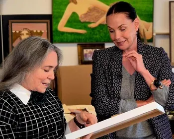 Carolina Ferraz e Regina Duarte se reencontram cinco anos após discussão por política