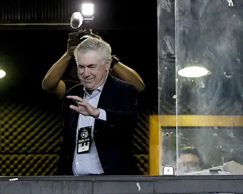 Cena de Ancelotti em jogo do Botafogo na Libertadores viraliza: ‘Surreal’