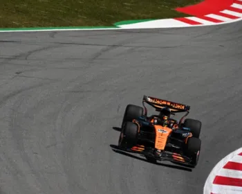 Com Oscar Piastri, McLaren lidera TL2 na Espanha. Bortoleto é 17°