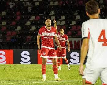 Com dois gols relâmpagos, CRB perde para o Botafogo-SP, fora de casa, pela Série B: 2 a 1