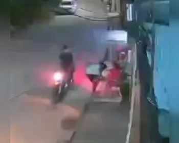 Criminoso que arrancou celular de mulher à porta de casa em Penedo é identificado e confessa crime