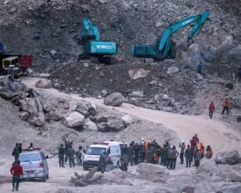 Desabamento em pedreira na Indonésia deixa 8 mortos