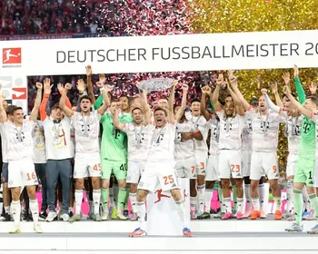 Em despedida de Müller, Bayern vence o Monchengladbach e ergue a taça da Bundesliga
